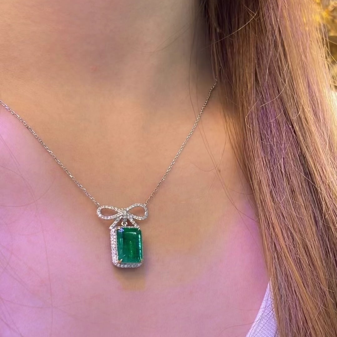 14k Gold 3.18 Ct Vivid Green Natural Emerald & Diamond Necklace - 4