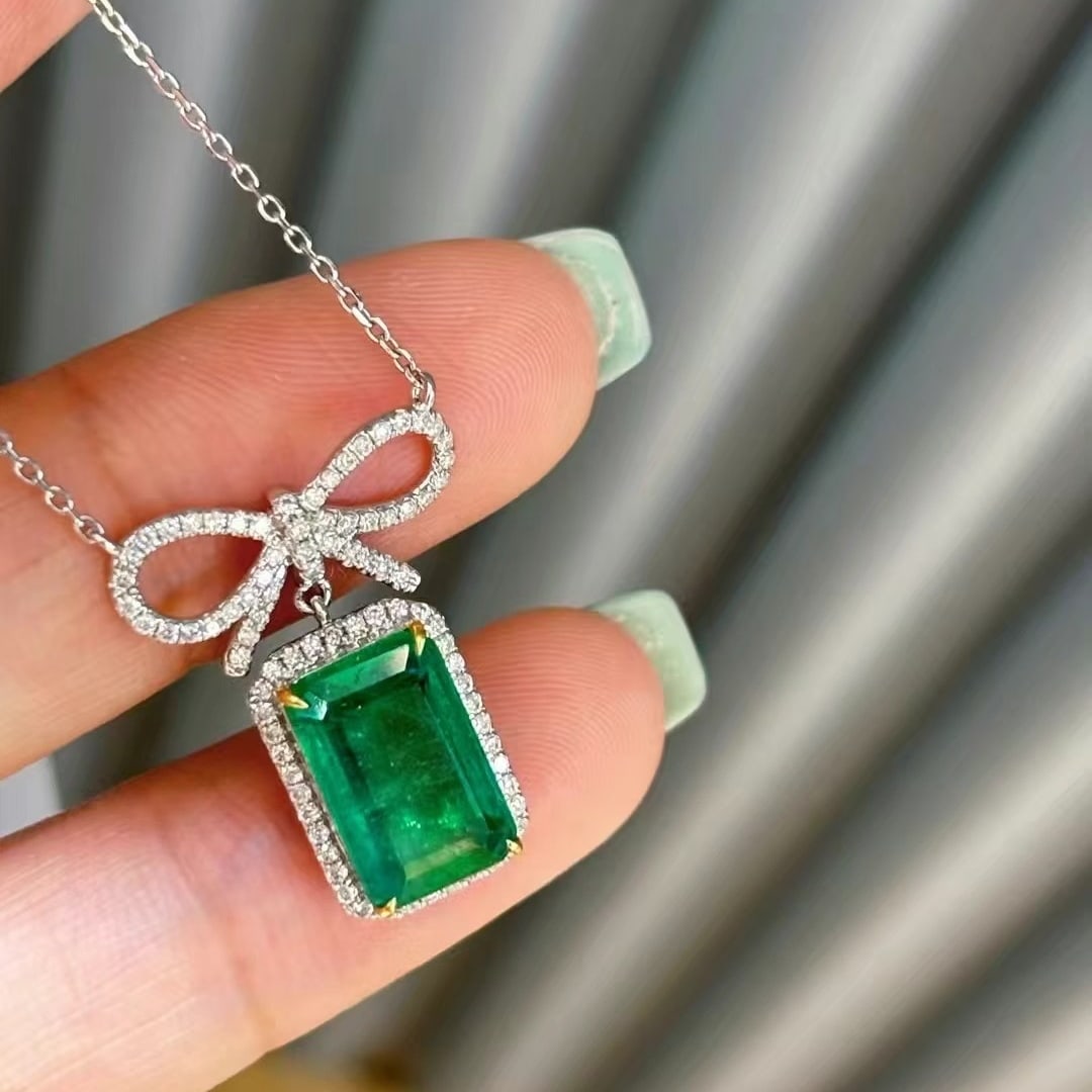 14k Gold 3.18 Ct Vivid Green Natural Emerald & Diamond Necklace - 5