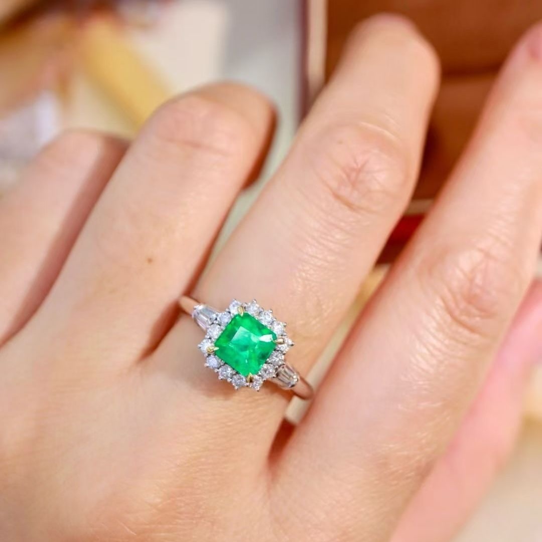 14k Gold 1.91 Ctw Vivid Green Natural Emerald & Diamond Ring - 5