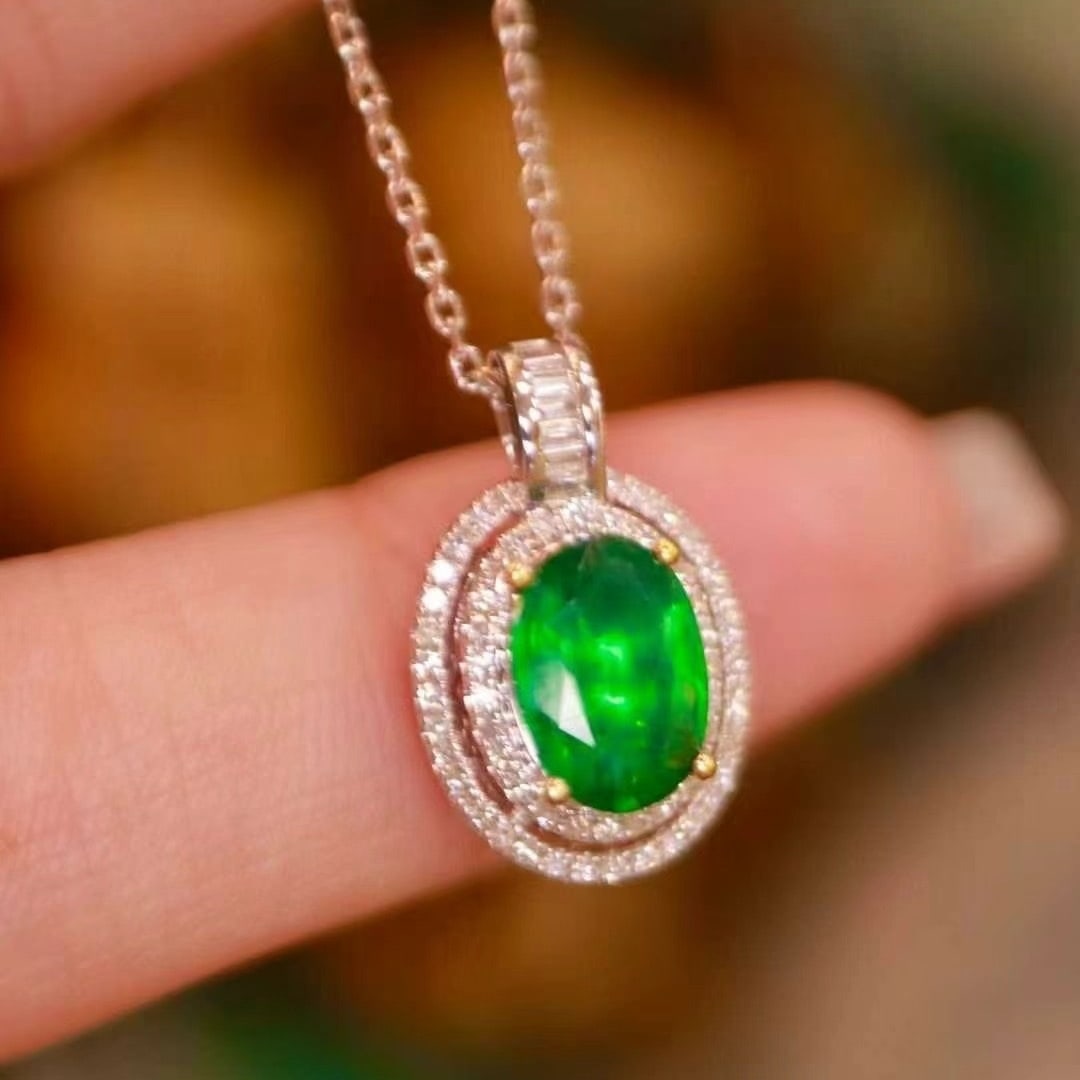 14k Gold 1.90 Ctw Vivid Green Natural Emerald & Diamond Pendant( Without Chain ): Ref:230997249 // gold content:14k gold // main gemstone:emerald // shape:oval // carat weight:1. 6ct // color:vivid green // treatment:natural // // adjacent gemstone 2 : diamond // shape:multiply // 