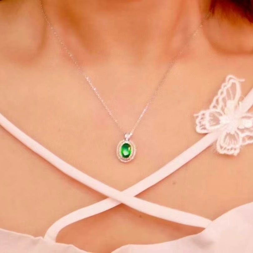 14k Gold 1.90 Ctw Vivid Green Natural Emerald & Diamond Pendant( Without Chain ) - 2