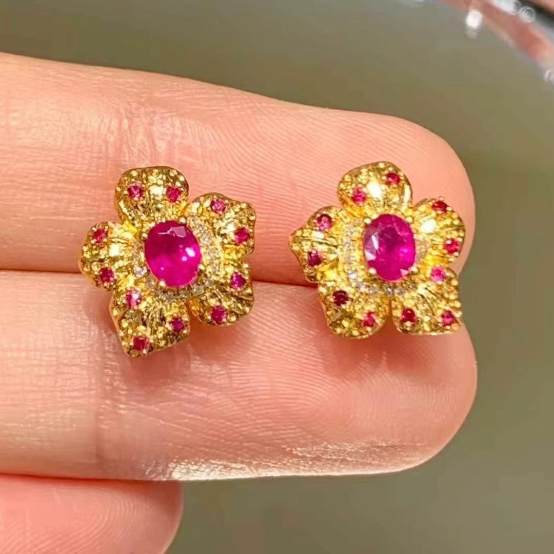 14k Gold 0.5 Ct Natural Ruby & Diamond Earrings: Ref:230997260 // gold content:14k gold // main gemstone:ruby // shape:oval // carat weight:0. 5ct // color:red // treatment:natural // // adjacent gemstone 2 : diamond // shape:round // clarity