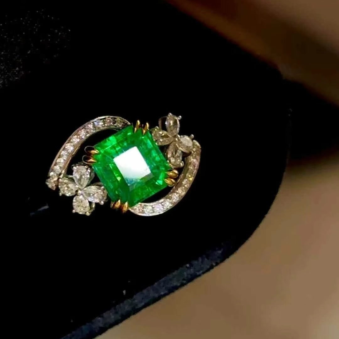 14k Gold 2.35 Ct Vivid Green Natural Emerald & Diamond Ring - 2