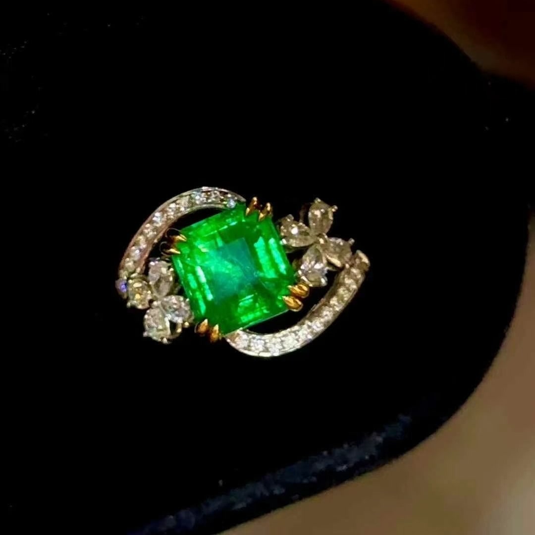 14k Gold 2.35 Ct Vivid Green Natural Emerald & Diamond Ring - 3