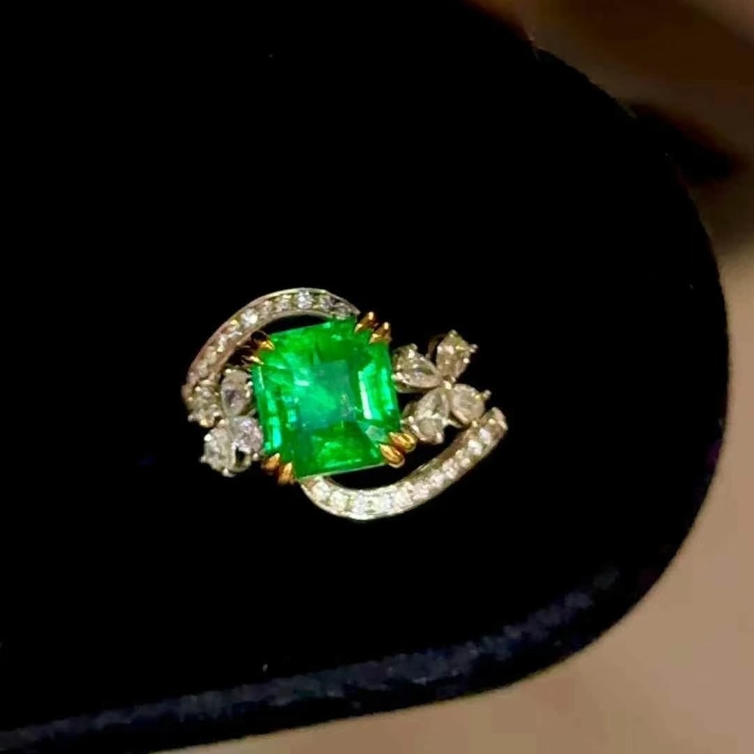 14k Gold 2.35 Ct Vivid Green Natural Emerald & Diamond Ring - 4