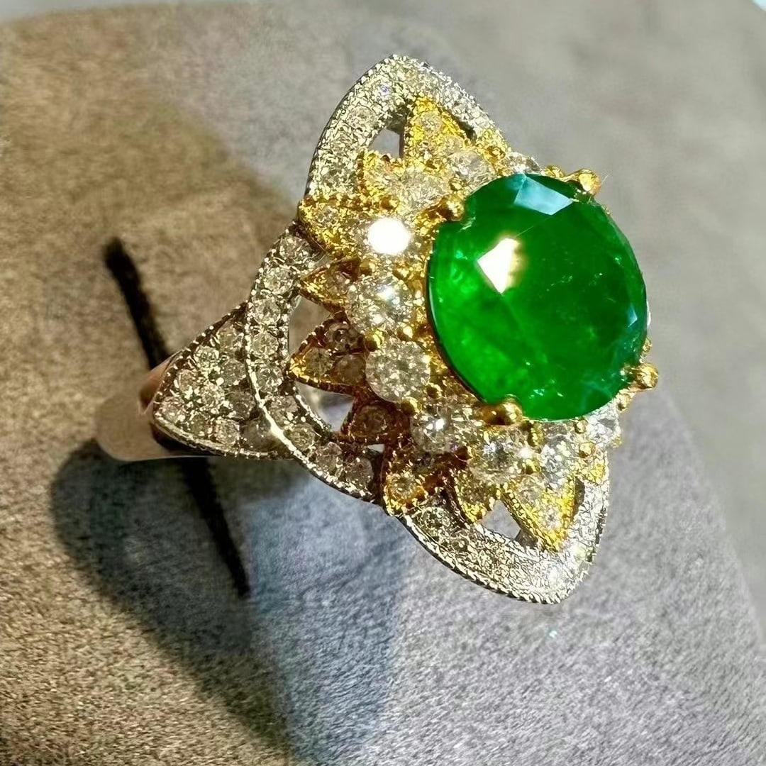 14k Gold 1.9 Ct Vivid Green Natural Emerald & Diamond Ring - 2