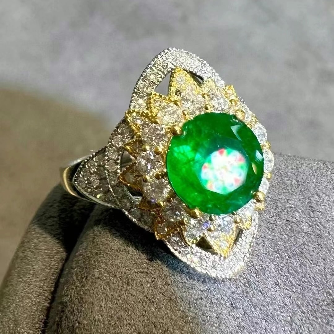 14k Gold 1.9 Ct Vivid Green Natural Emerald & Diamond Ring - 3