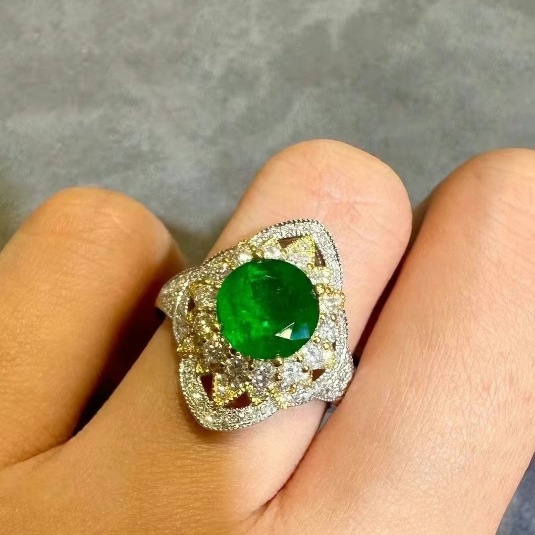 14k Gold 1.9 Ct Vivid Green Natural Emerald & Diamond Ring - 4