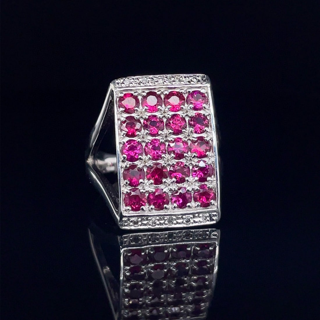 14k Gold 3.39 Ctw Natural Ruby & Diamond Ring: Ref:230998008 // gold content:14k gold // ring size:7. 25us // // main gemstone:ruby // shape:round // carat weight:3. 35ct // color:red // treatment:natural // cut grade:g // // adjacent gemstone 2 :