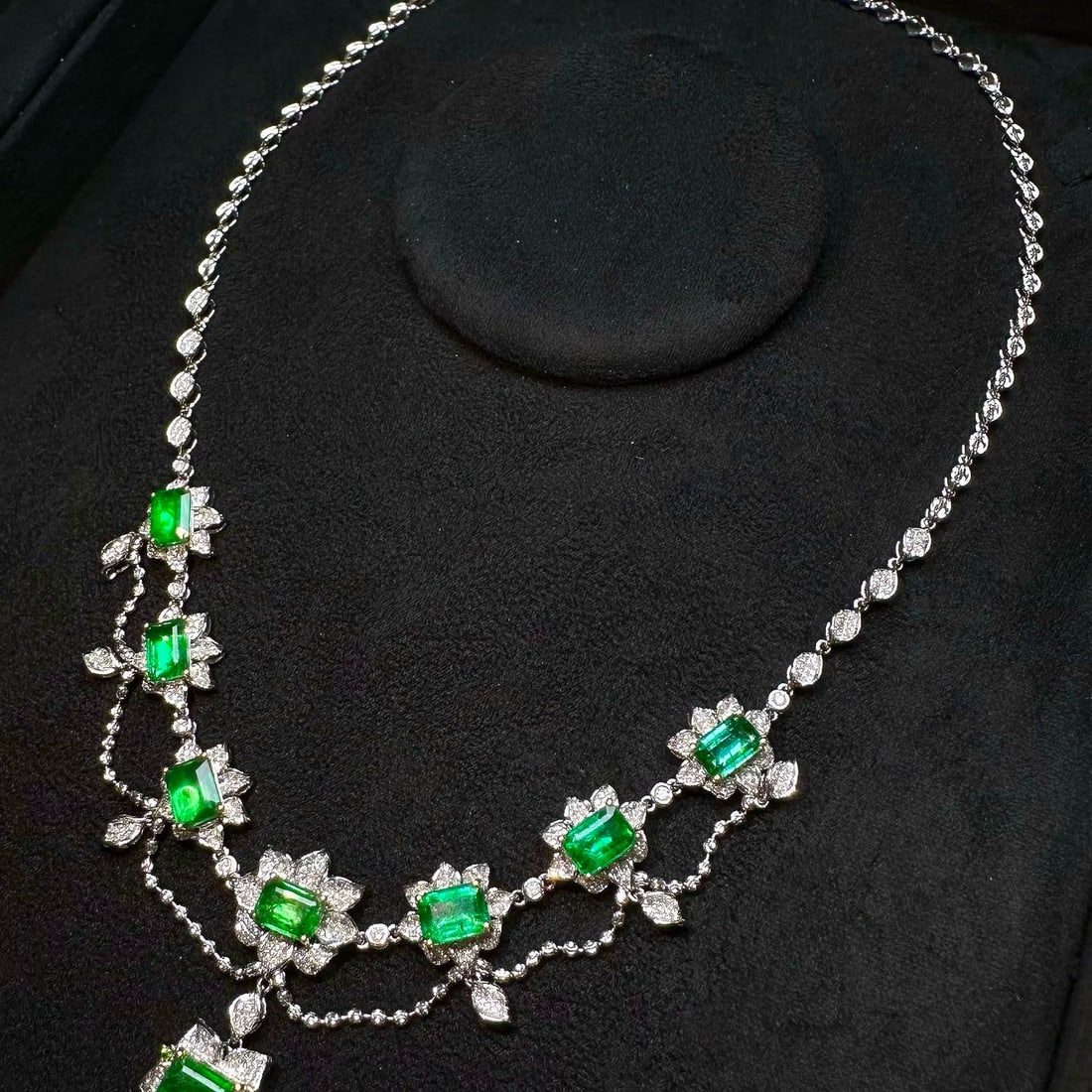 14k Gold 8.5 Ct Vivid Green Natural Emerald & Diamond Necklace - 5