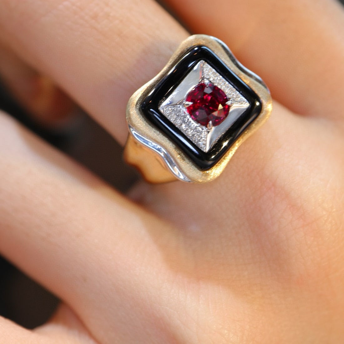 14k Gold 0.86 Ctw Natural Ruby & Diamond Ring - 2