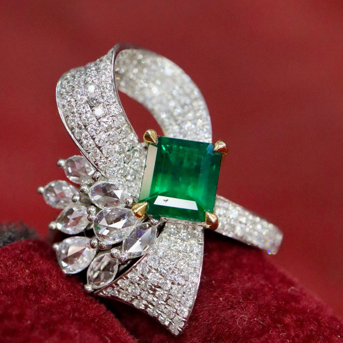 14k Gold 2.31 Ctw Vivid Green Natural Emerald & Diamond Ring: Ref:230998022 // gold content:14k gold // ring size:7. 25us // // main gemstone:emerald // shape:octagonal // carat weight:1. 21ct // color:vivid green // treatment:natural // // adjacent gemstone 2