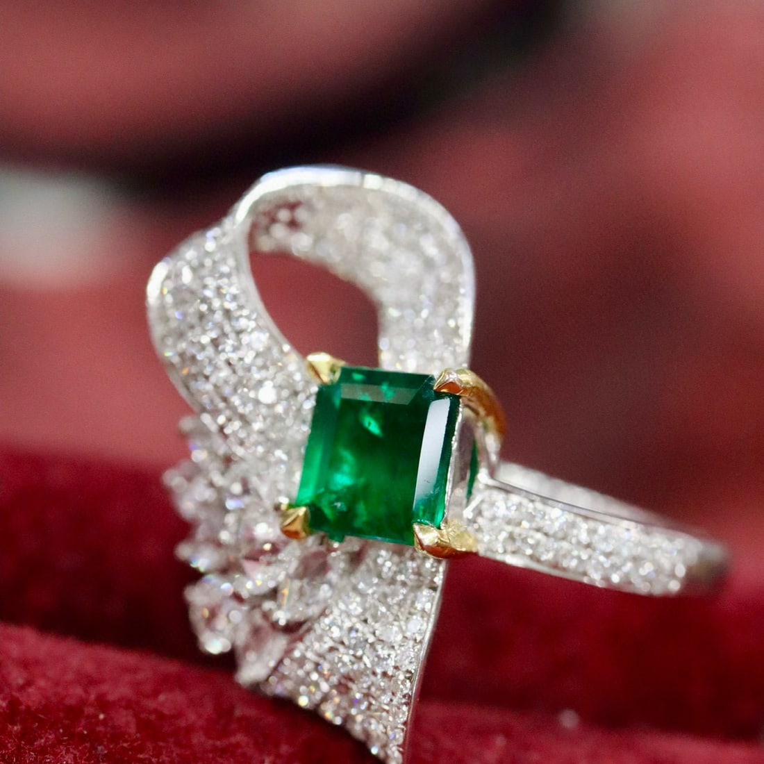 14k Gold 2.31 Ctw Vivid Green Natural Emerald & Diamond Ring - 3