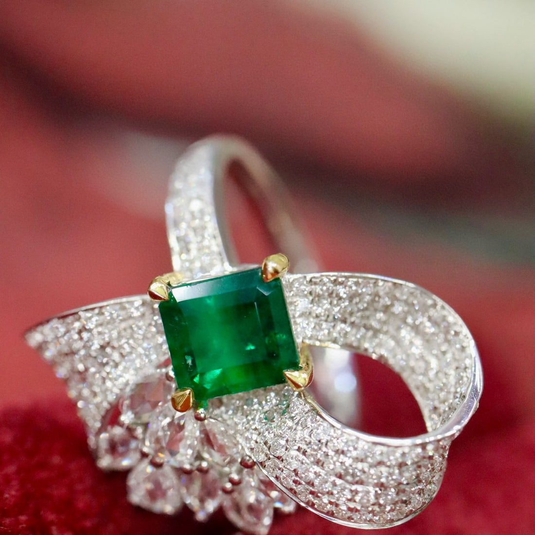 14k Gold 2.31 Ctw Vivid Green Natural Emerald & Diamond Ring - 4