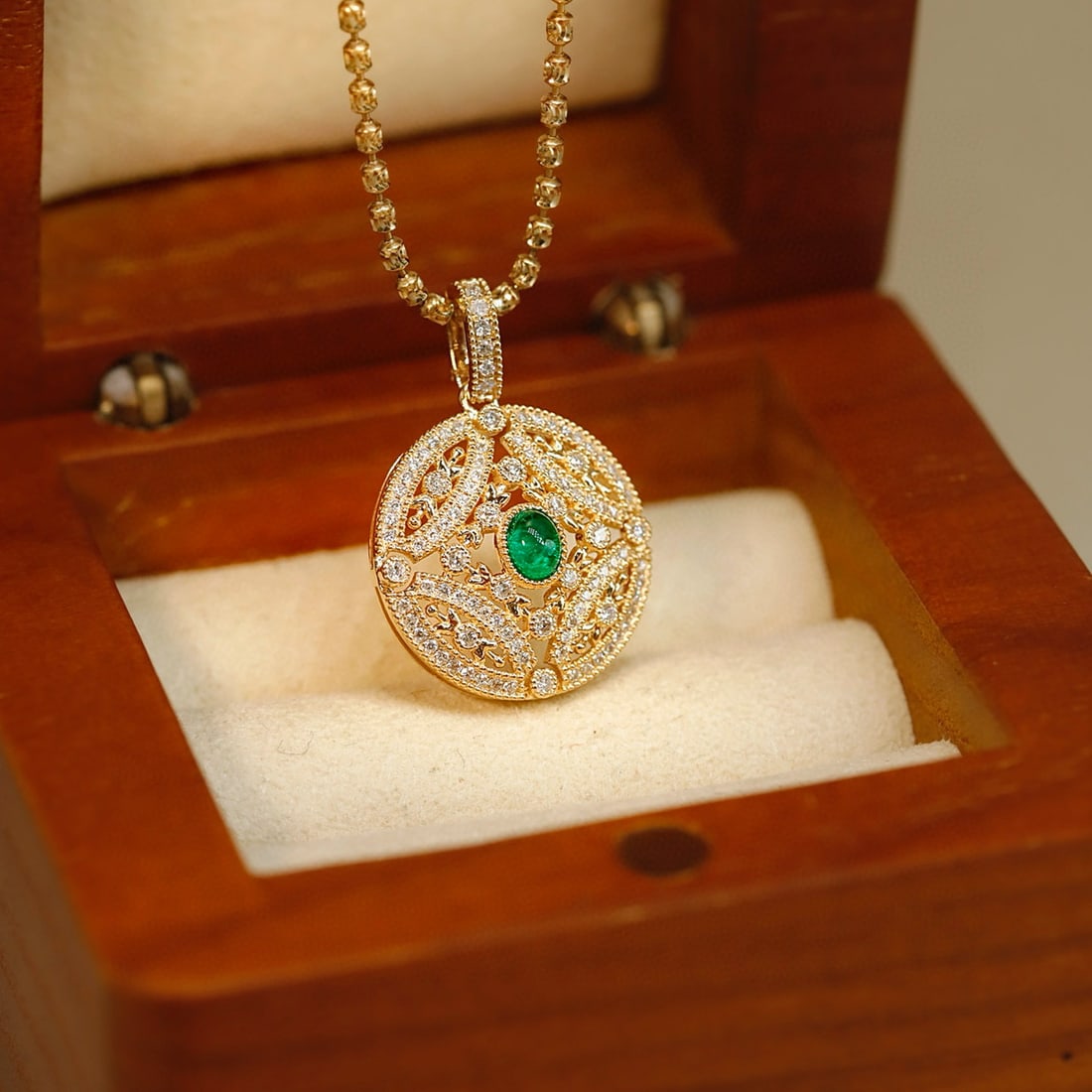 14k Gold 0.42 Ctw Vivid Green Natural Emerald & Diamond Pendant( Without Chain ): Ref:230998028 // gold content:14k gold // main gemstone:emerald // shape:oval // carat weight:0. 15ct // color:vivid green // treatment:natural // // adjacent gemstone 2 : diamond // shape:round //