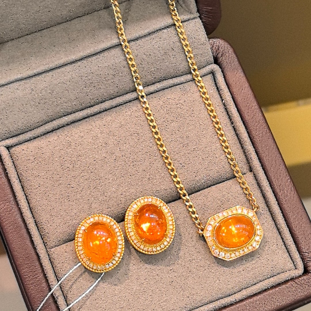 14k Gold 12.19 Ctw Natural Spessartine & Diamond Jewelry Set: Ref:230998037 // gold content:14k gold // necklace // main gemstone:spessartine // shape:oval // carat weight:3. 18ct // color:orange // treatment:natural // // adjacent gemstone 2 : diamond //