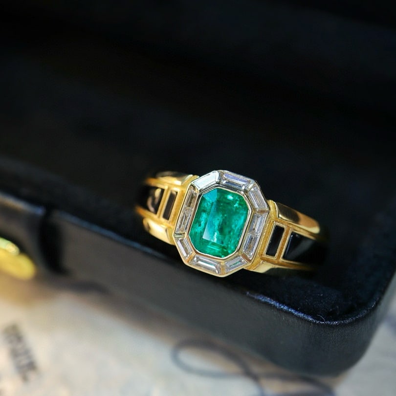 14k Gold 0.96 Ctw Vivid Green Natural Emerald & Diamond Ring: Ref:230998041 // gold content:14k gold // ring size:7. 25us // // main gemstone:emerald // shape:octagonal // carat weight:0. 71ct // color:vivid green // treatment:natural // // adjacent gemstone 2 :