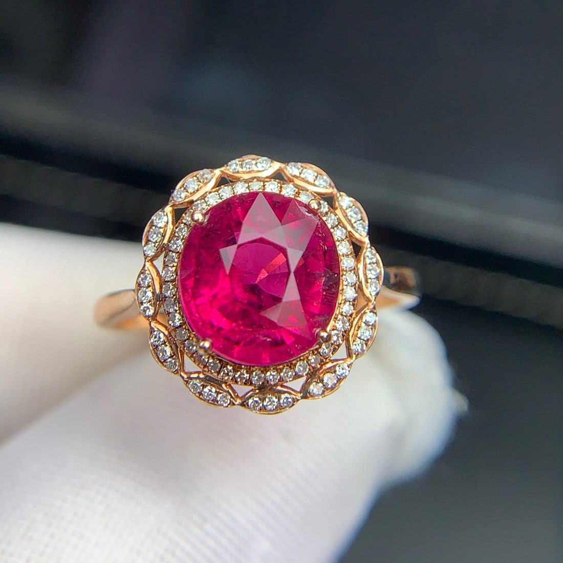 14k Gold 2.8 Ct Natural Tourmaline & Diamond Ring: Ref:230998031 // gold content:14k gold // ring size:7. 25us // // main gemstone:tourmaline // shape:oval // carat weight:2. 8ct // color:red // treatment:natural // // adjacent gemstone 2 : diamond //