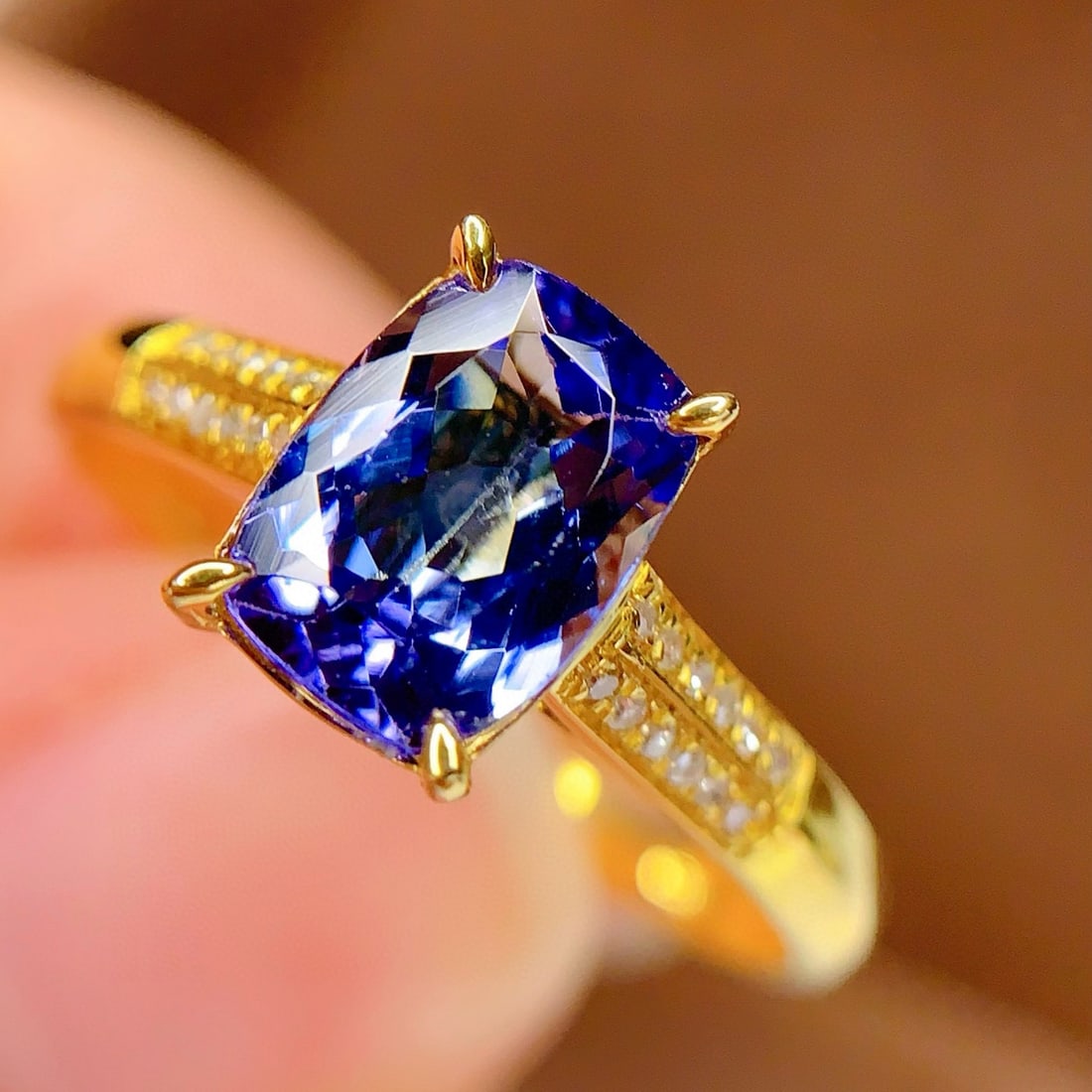 14k Gold 2 Ct Natural Tanzanite & Diamond Ring: Ref:230998056 // gold content:14k gold // ring size:7. 25us // // main gemstone:tanzanite // shape:cushion // carat weight:2ct // color:blue // treatment:natural // // adjacent gemstone 2 : diamond