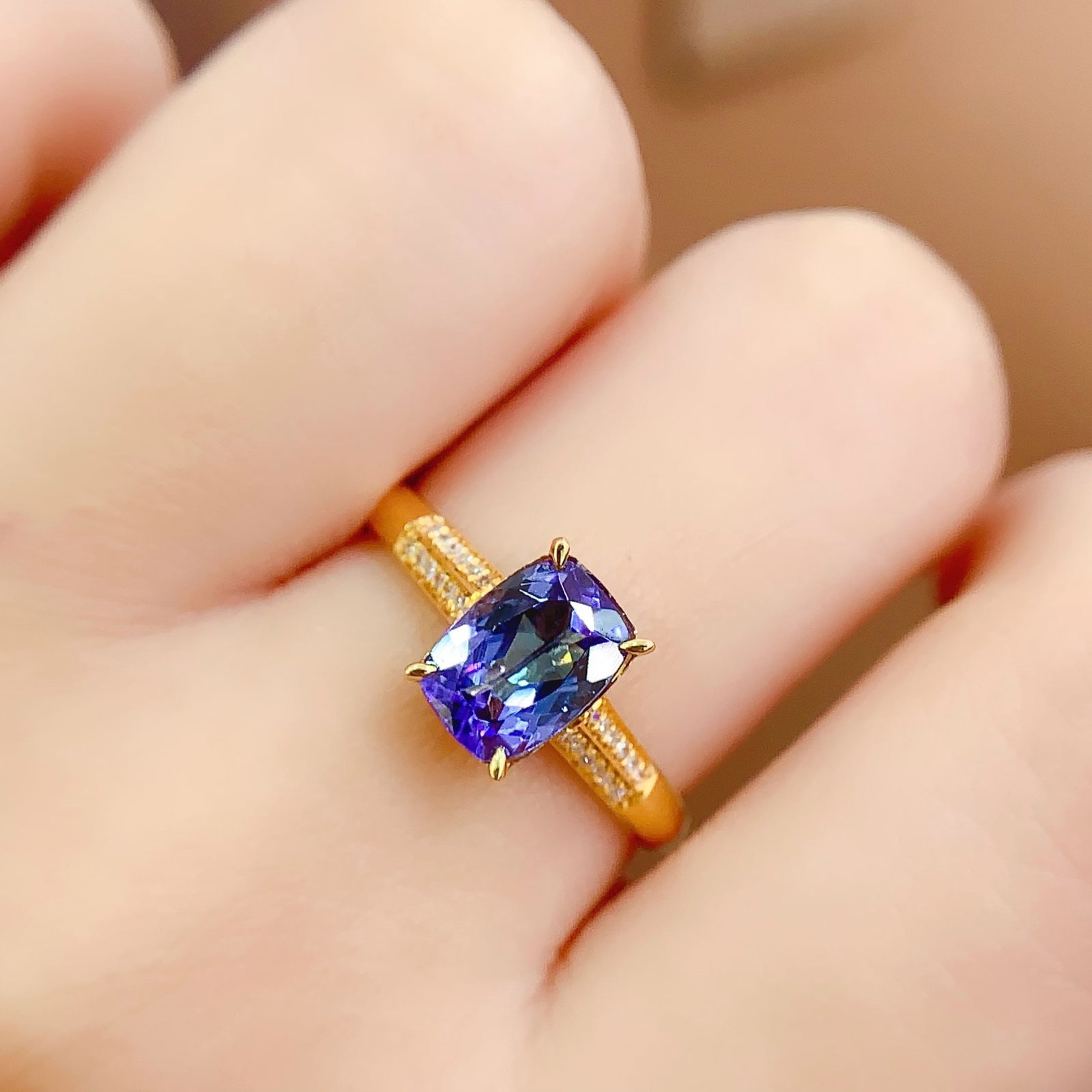 14k Gold 2 Ct Natural Tanzanite & Diamond Ring - 2