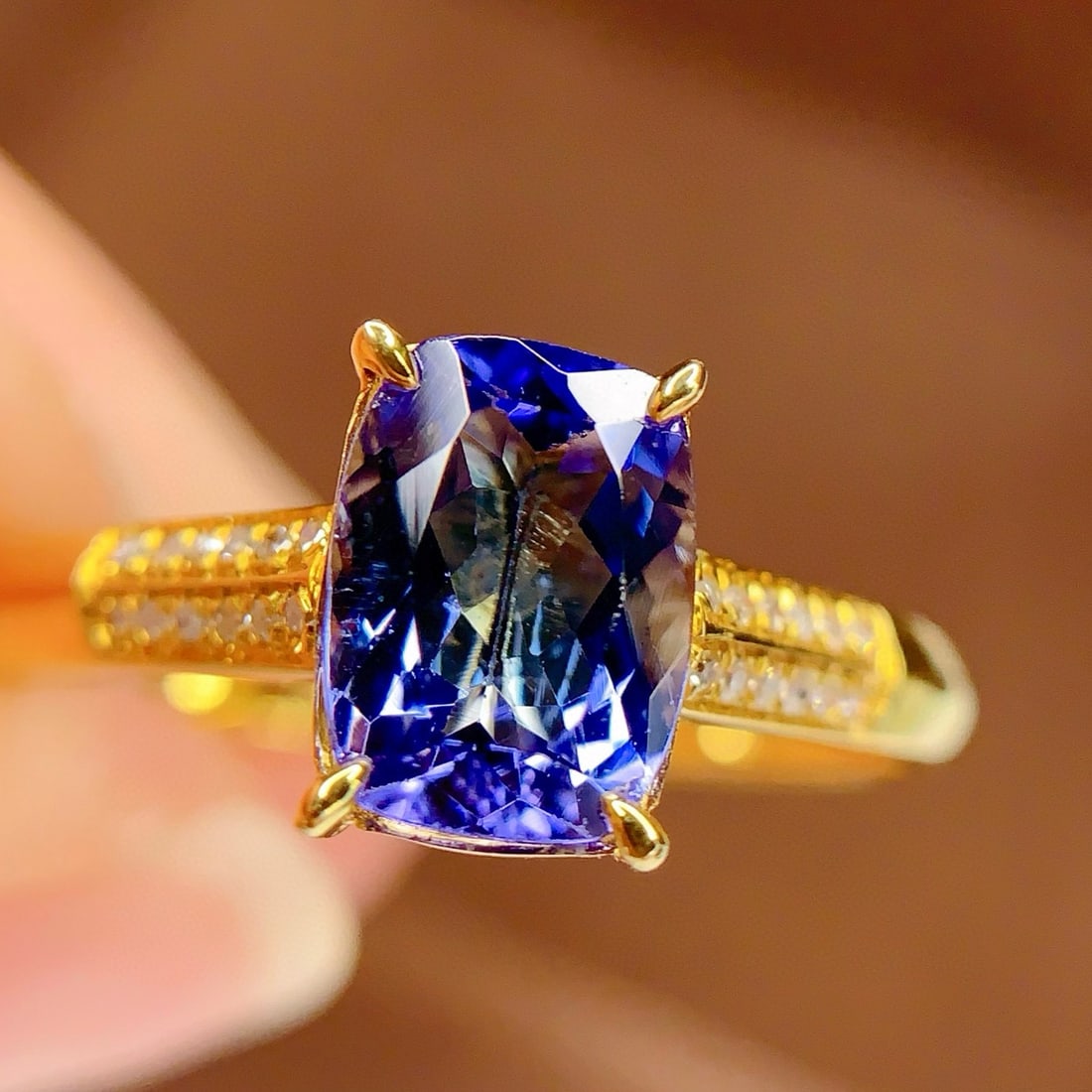 14k Gold 2 Ct Natural Tanzanite & Diamond Ring - 3