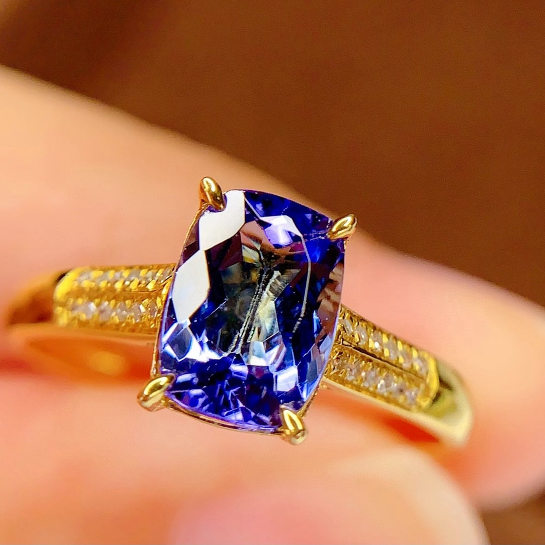 14k Gold 2 Ct Natural Tanzanite & Diamond Ring - 4