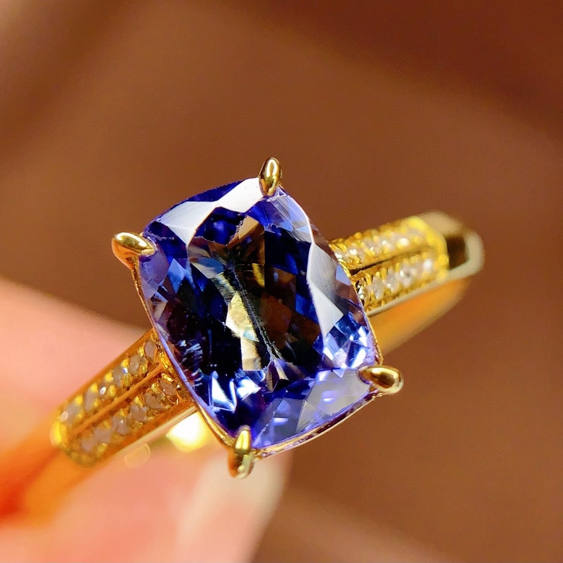 14k Gold 2 Ct Natural Tanzanite & Diamond Ring - 5