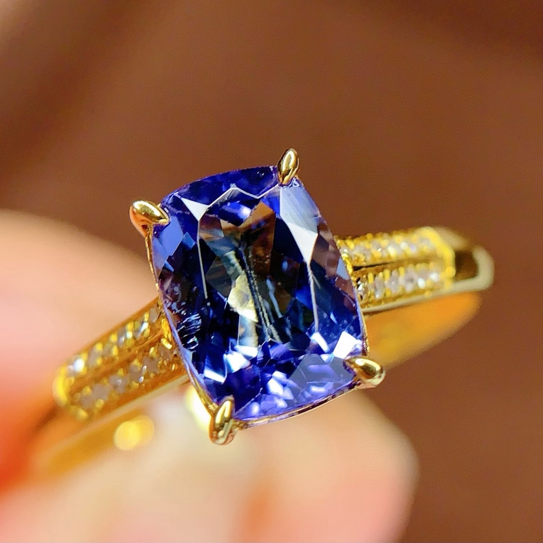 14k Gold 2 Ct Natural Tanzanite & Diamond Ring - 6