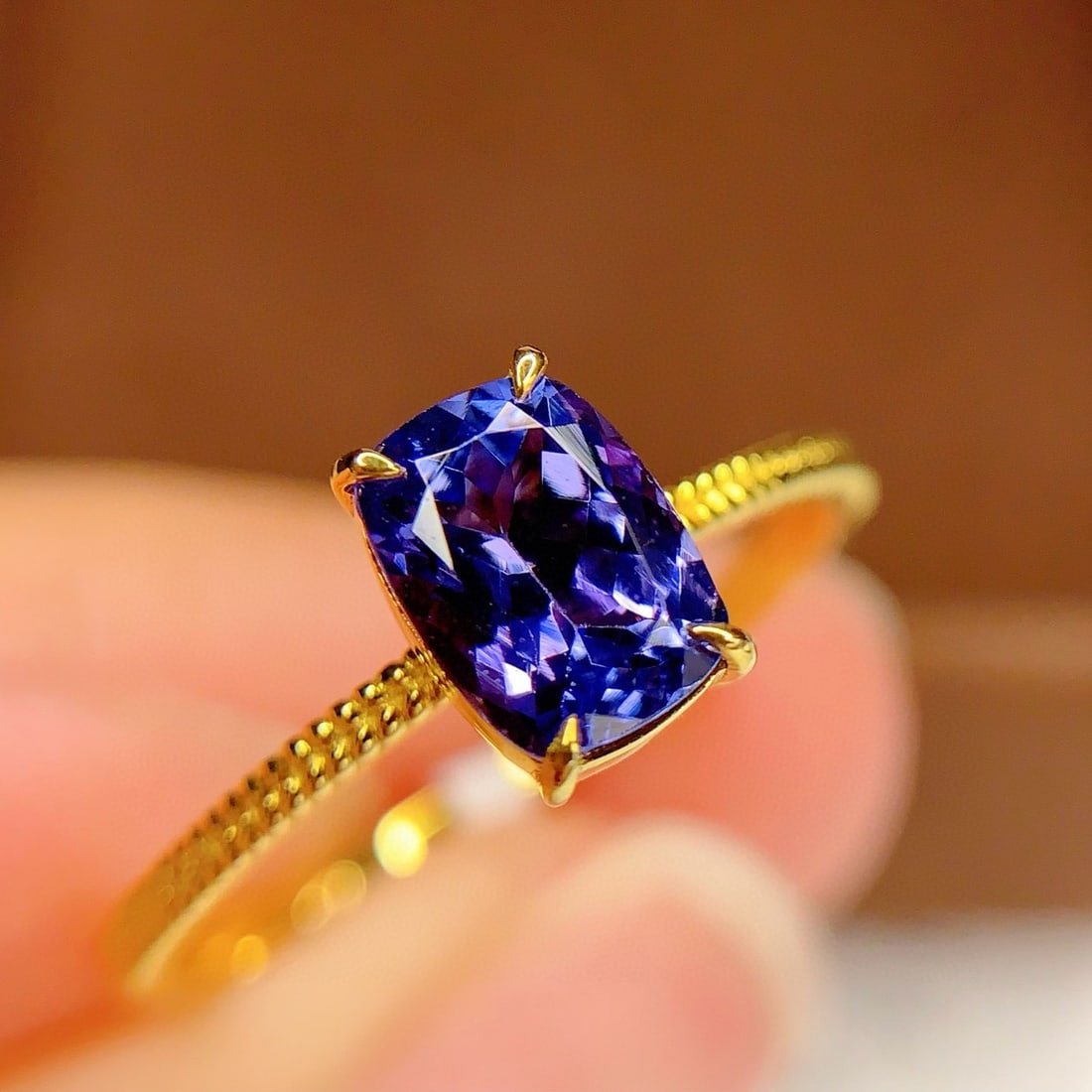 14k Gold 1.3 Ct Natural Tanzanite Ring - 4
