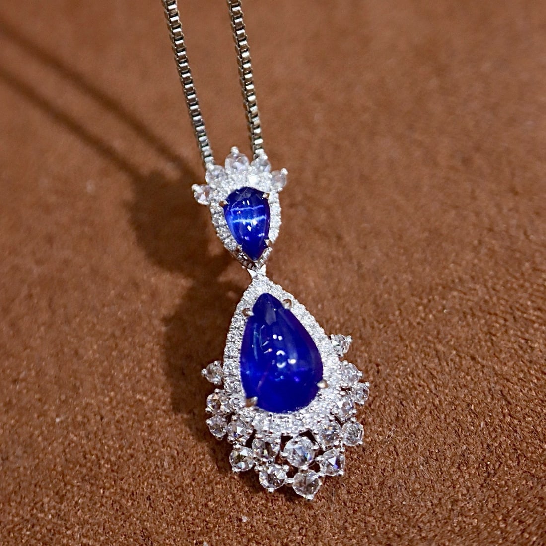 14k Gold 2.30 Ctw Natural Sapphire & Diamond Pendant( Without Chain ): Ref:230998070 // gold content:14k gold // main gemstone:sapphire // shape:pear // carat weight:1. 91ct // color:blue // treatment:natural // // adjacent gemstone 2 : diamond // shape:round // carat