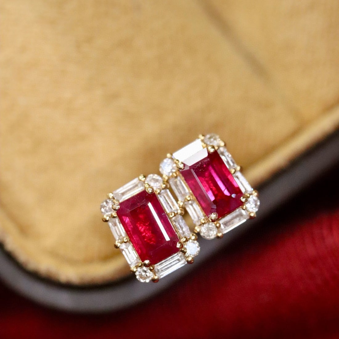 14k Gold 1.05 Ctw Natural Ruby & Diamond Earrings: Ref:230998072 // gold content:14k gold // main gemstone:ruby // shape:octagonal // carat weight:0. 83ct // color:red // treatment:natural // // adjacent gemstone 2 : diamond // shape:multiply //