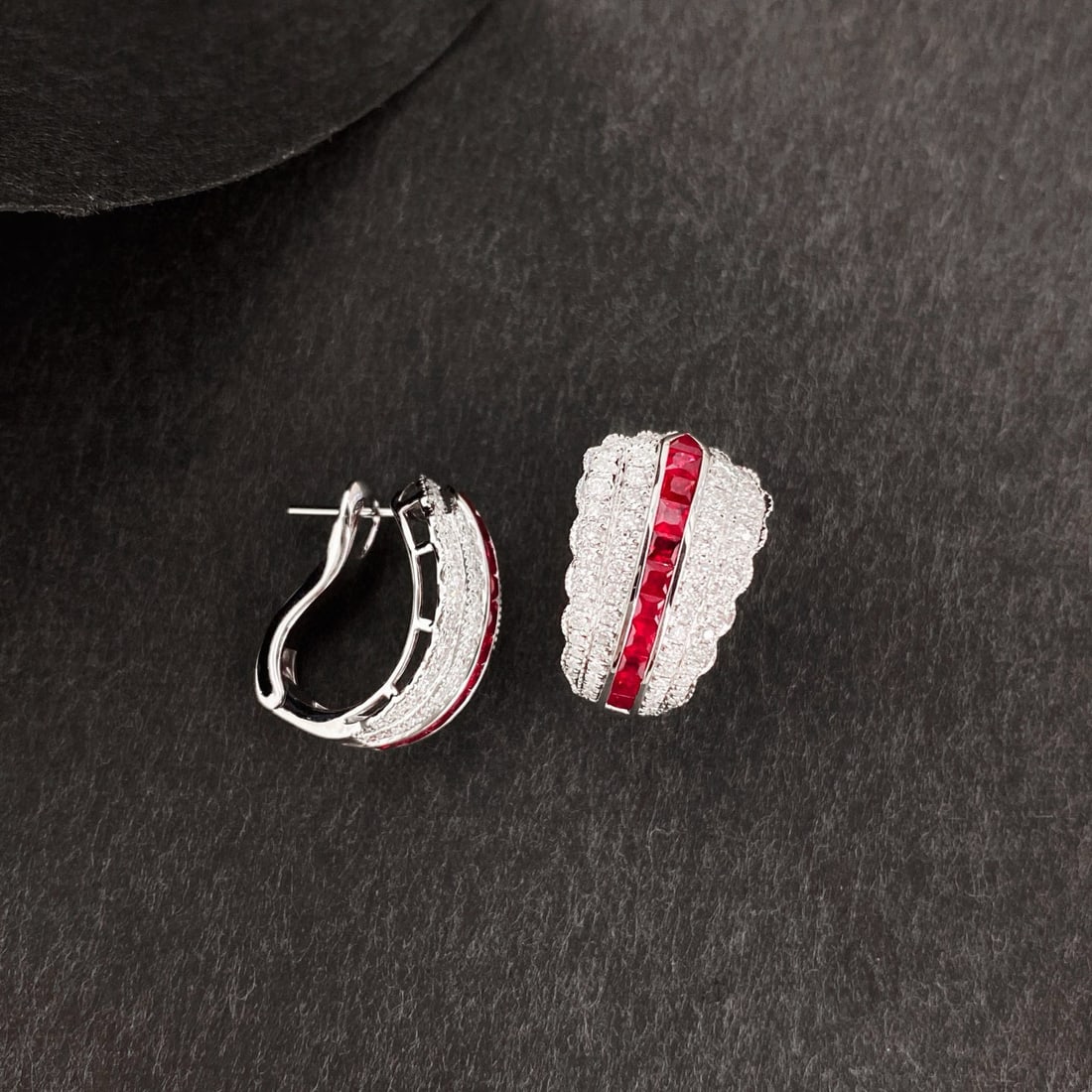 14k Gold 2.85 Ctw Vivid Red Natural Ruby & Diamond Earrings: Ref:230998087 // gold content:14k gold // main gemstone:ruby // shape:princess // carat weight:1. 7ct // color:vivid red // treatment:natural // // adjacent gemstone 2 : diamond // shape:round //