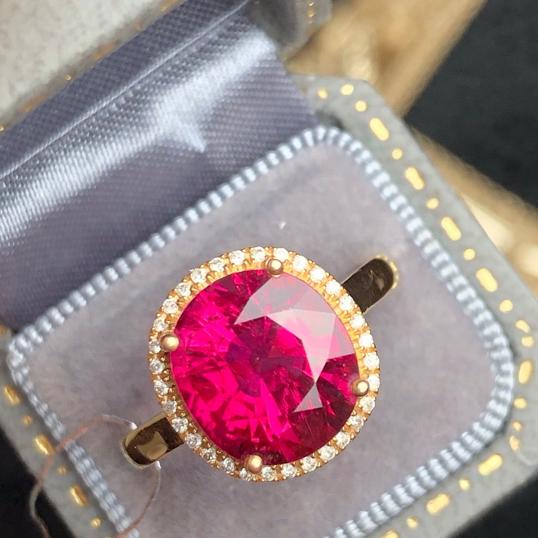 14k Gold 3.85 Ct Natural Tourmaline & Diamond Ring: Ref:230998097 // gold content:14k gold // ring size:7. 25us // // main gemstone:tourmaline // shape:oval // carat weight:3. 85ct // color:red // treatment:natural // // adjacent gemstone 2 : diamond /