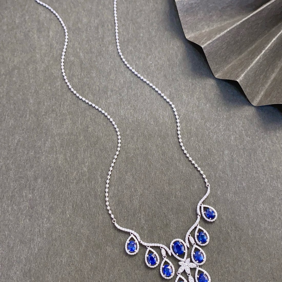 14k Gold 7.63 Ctw Natural Sapphire & Diamond Necklace: Ref:230998092 // gold content:14k gold // main gemstone:sapphire // shape:oval // carat weight:6. 53ct // color:royal blue // treatment:natural // // adjacent gemstone 2 : diamond // shape:round //