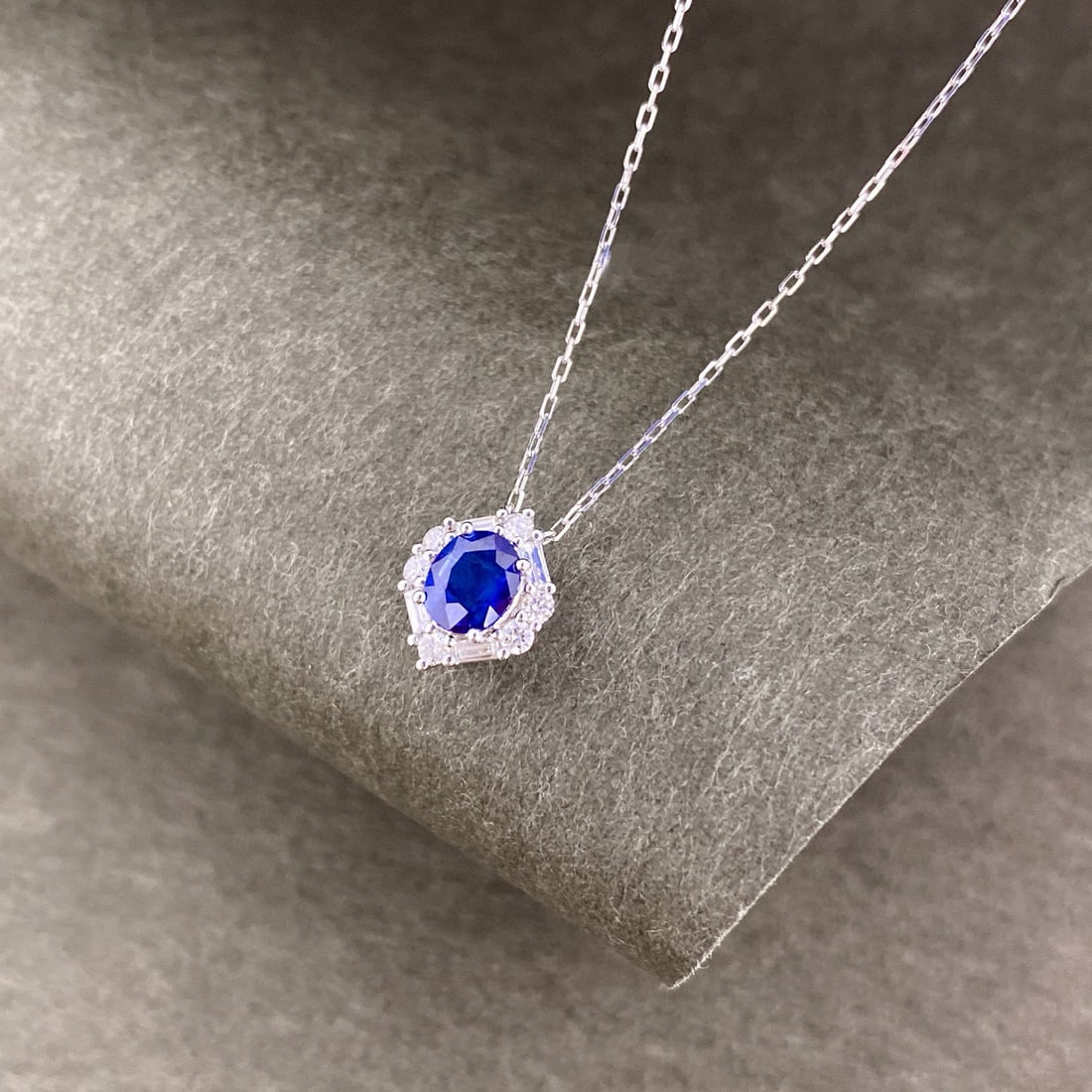 14k Gold 0.9 Ctw Natural Sapphire & Diamond Necklace - 3