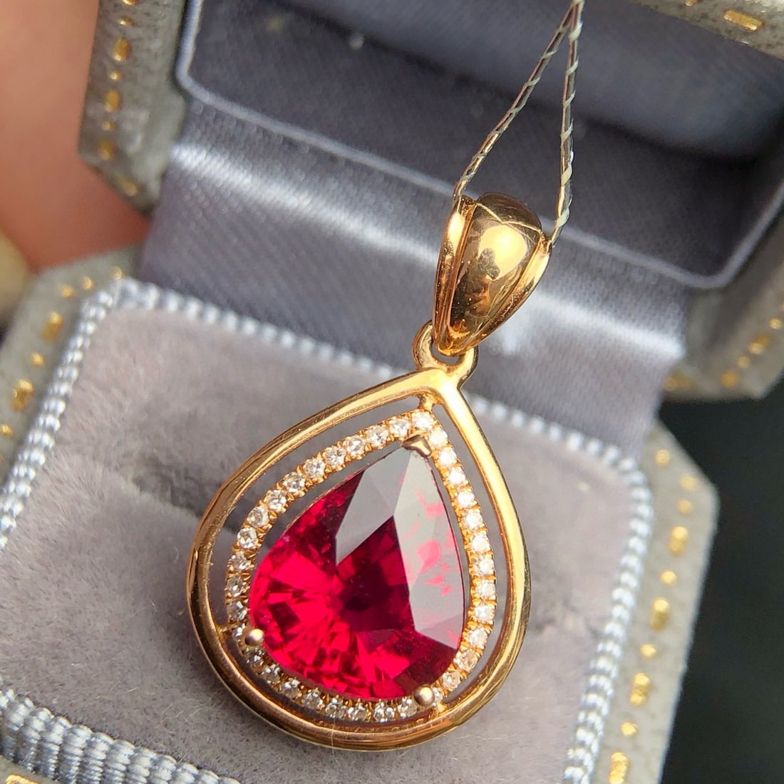 14k Gold 2.22 Ct Natural Tourmaline & Diamond Pendant( Without Chain ): Ref:230998096 // gold content:14k gold // main gemstone:tourmaline // shape:pear // carat weight:2. 22ct // color:red // treatment:natural // // adjacent gemstone 2 : diamond // number of stones:40