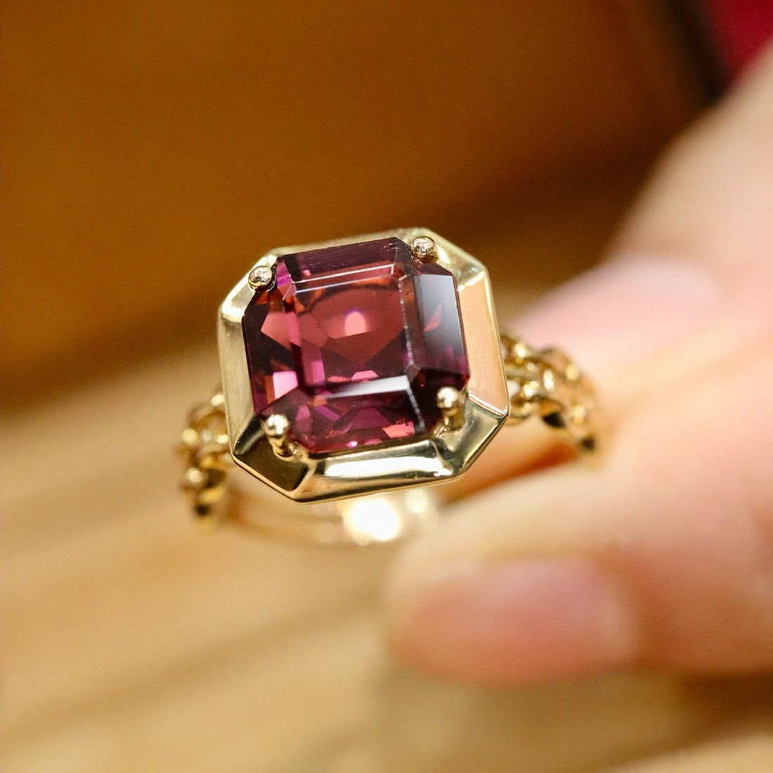 14k Gold 2.84 Ct Natural Tourmaline Ring: Ref:230998106 // gold content:14k gold // ring size:7. 25us // // main gemstone:tourmaline // shape:octagonal // carat weight:2. 84ct // color:red // treatment:natural // High Estimate: 3300
