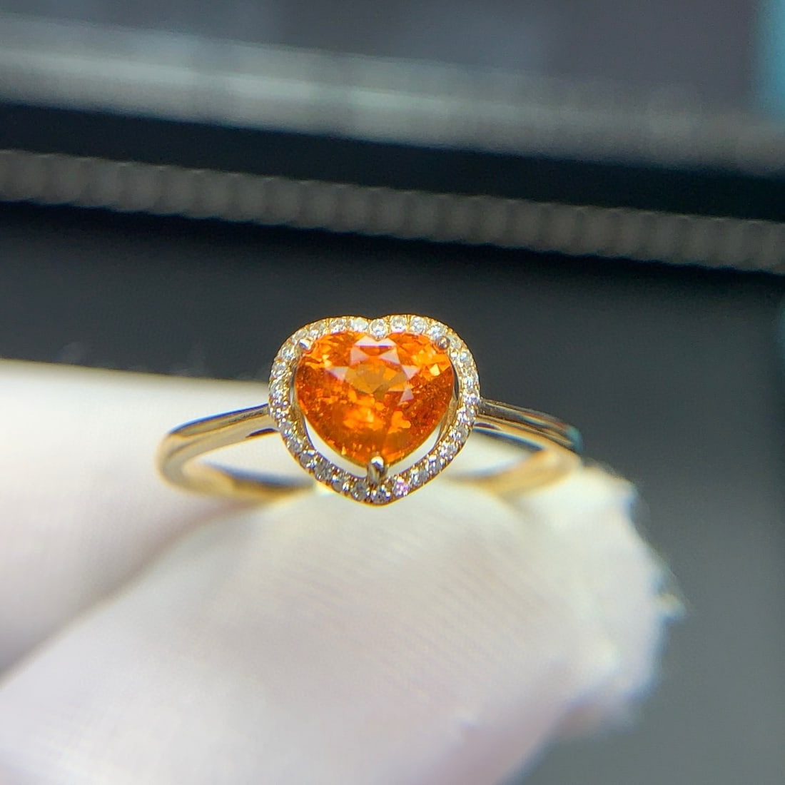 14k Gold 1.2 Ct Natural Spessartine & Diamond Ring: Ref:230998103 // gold content:14k gold // ring size:7. 25us // // main gemstone:spessartine // shape:heart // carat weight:1. 2ct // color:orange // treatment:natural // // adjacent gemstone 2 : diamo