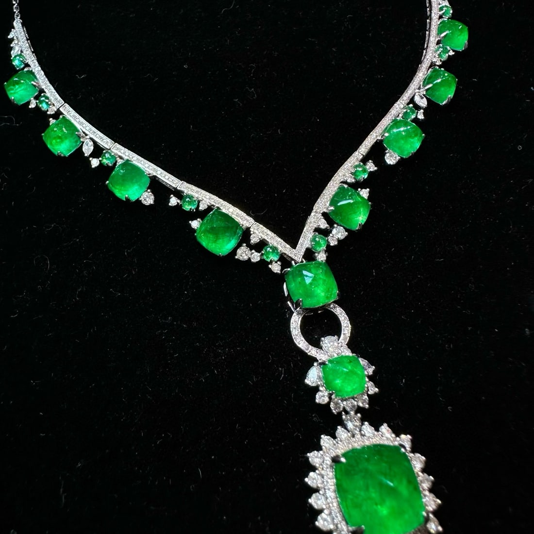 14k Gold 17.8 Ct Vivid Green Natural Emerald & Diamond Necklace - 2