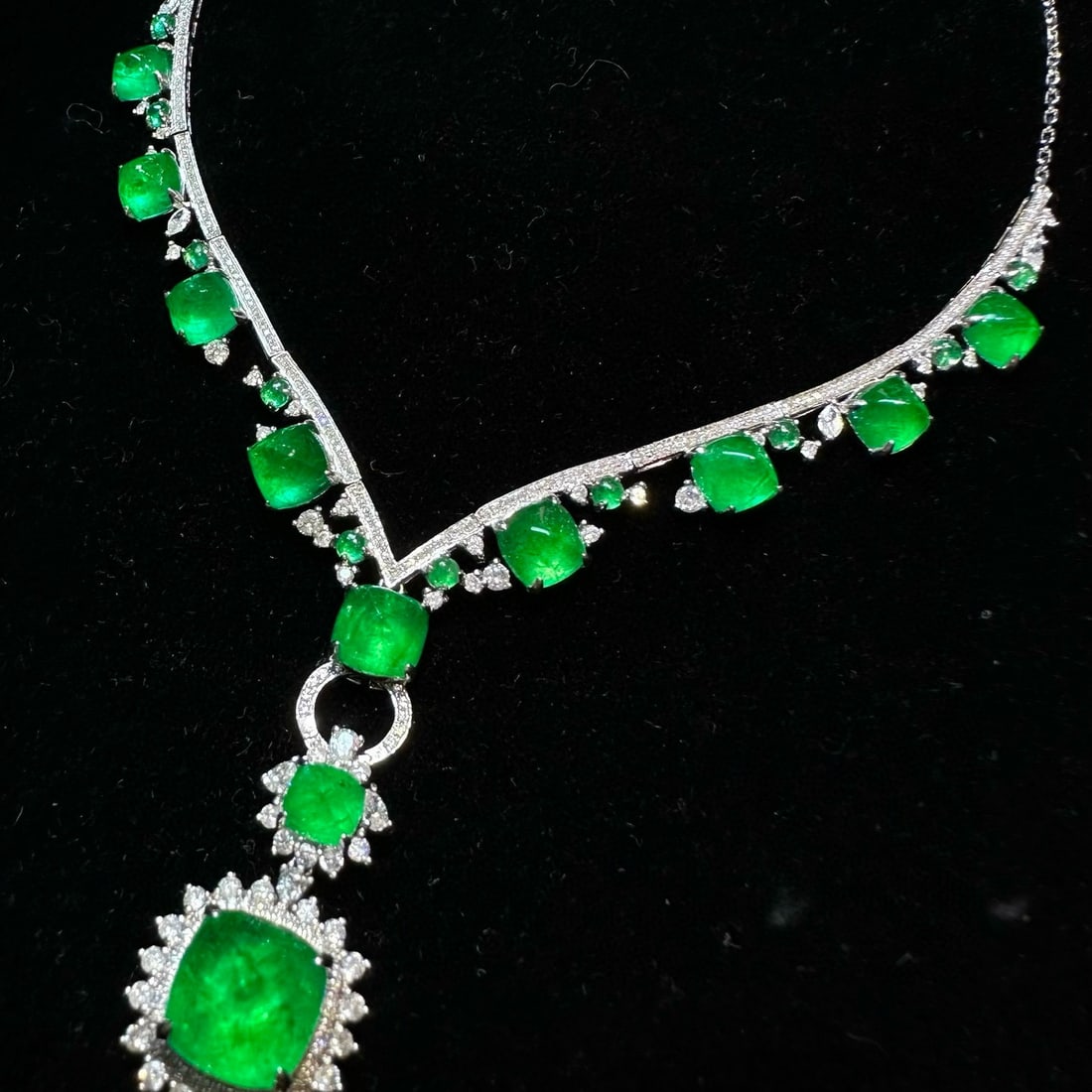 14k Gold 17.8 Ct Vivid Green Natural Emerald & Diamond Necklace - 3