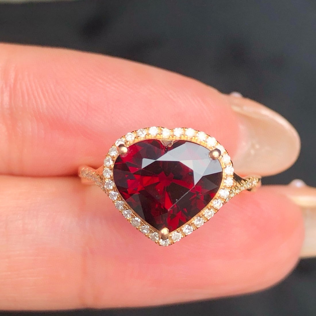 14k Gold 3.12 Ct Natural Tourmaline & Diamond Ring: Ref:230998107 // gold content:14k gold // ring size:7. 25us // // main gemstone:tourmaline // shape:heart // carat weight:3. 12ct // color:red // treatment:natural // // adjacent gemstone 2 : diamond