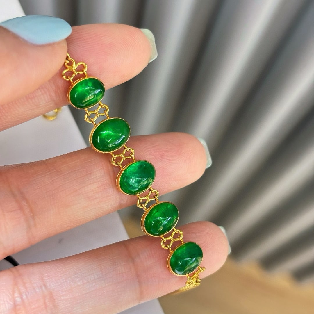 14k Gold 5.7 Ct Vivid Green Natural Emerald Bracelet - 2