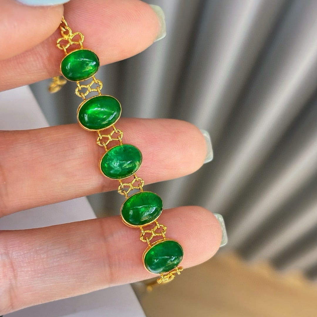 14k Gold 5.7 Ct Vivid Green Natural Emerald Bracelet - 6
