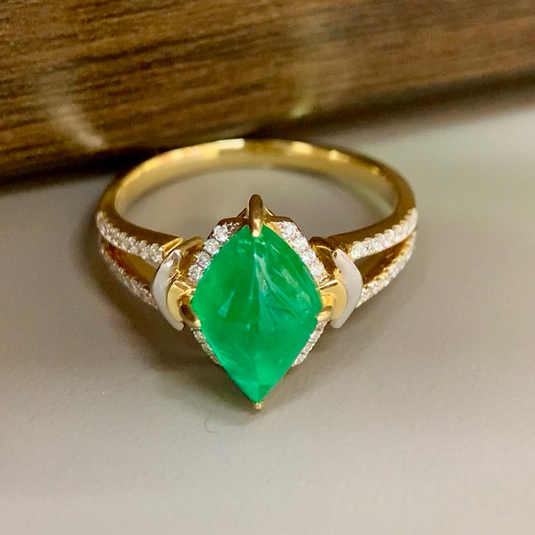 14k Gold 2.30 Ctw Vivid Green Natural Emerald & Diamond Ring - 6