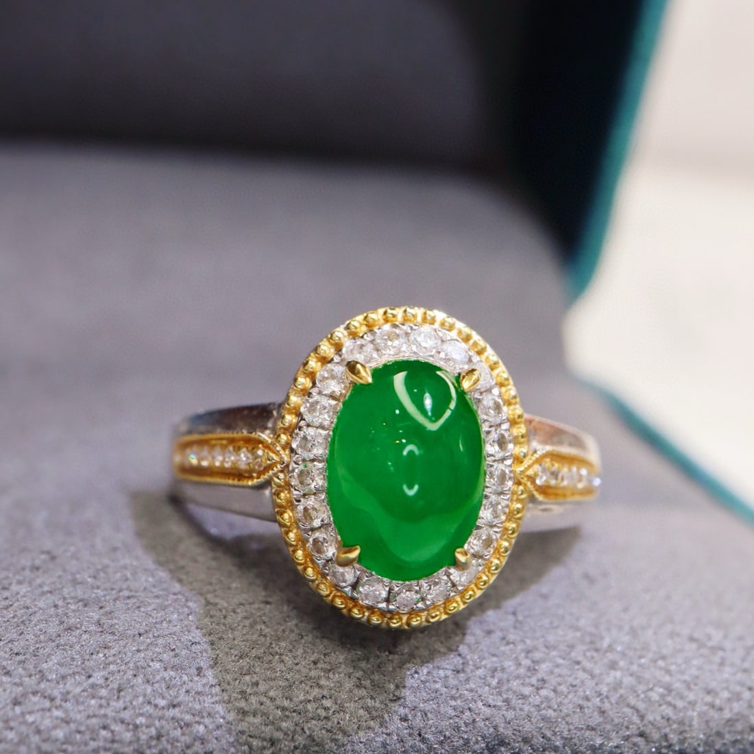 14k Gold 1.76 Ctw Vivid Green Natural Emerald & Diamond Ring: Ref:230998113 // gold content:14k gold // ring size:7. 25us // // main gemstone:emerald // shape:oval // carat weight:1. 50ct // color:vivid green // treatment:natural // // adjacent gemstone 2 :
