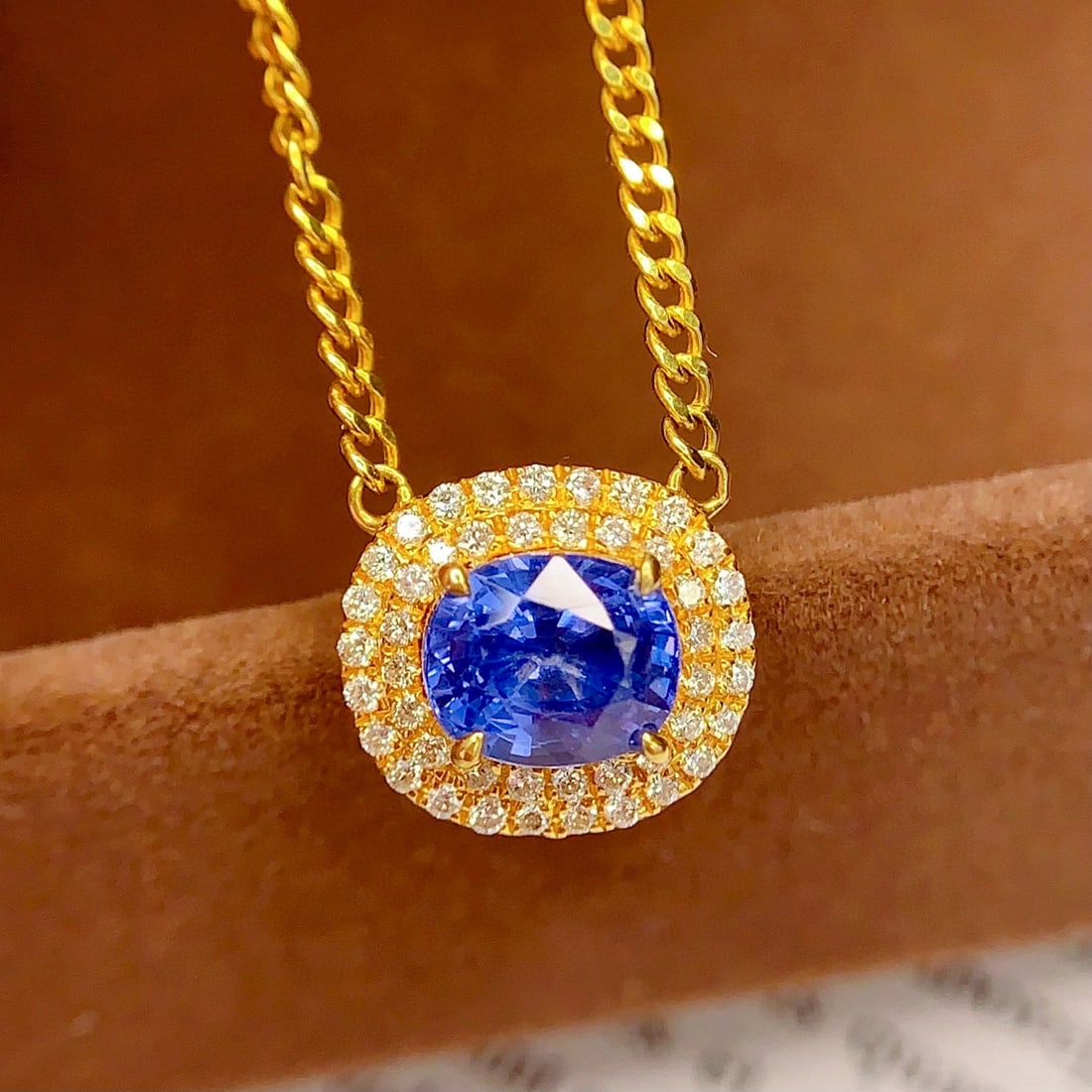 14k Gold 2 Ct Natural Sapphire & Diamond Necklace: Ref:230998120 // gold content:14k gold // main gemstone:sapphire // shape:oval // carat weight:2ct // color:blue // treatment:natural // // adjacent gemstone 2 : diamond // number of stones:45 // shap