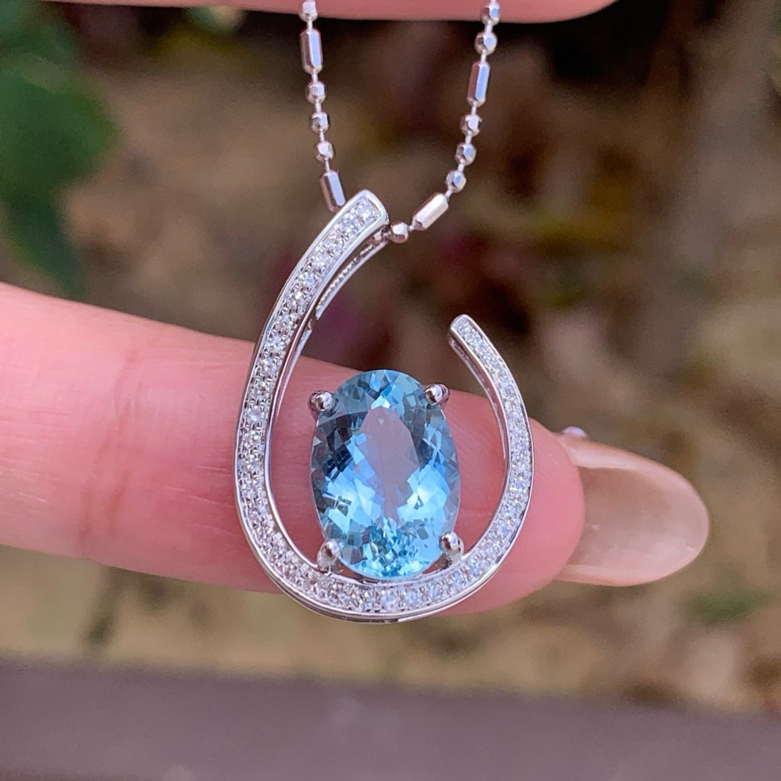 14k Gold 2.75 Ct Natural Aquamarine & Diamond Pendant( Without Chain ): Ref:230998130 // gold content:14k gold // main gemstone:aquamarine // shape:oval // carat weight:2. 75ct // color:blue // treatment:natural // // adjacent gemstone 2 : diamond // number of stones:40 /