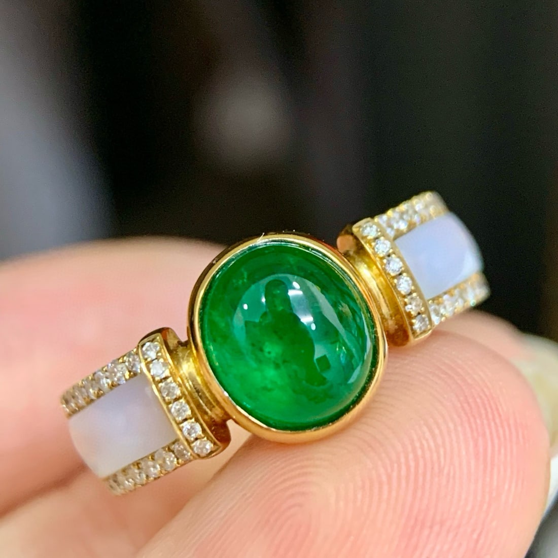 14k Gold 1.79 Ctw Vivid Green Natural Emerald & Diamond Ring: Ref:230998121 // gold content:14k gold // ring size:7. 25us // // main gemstone:emerald // shape:oval // carat weight:1. 63ct // color:vivid green // treatment:natural // // adjacent gemstone 2 :