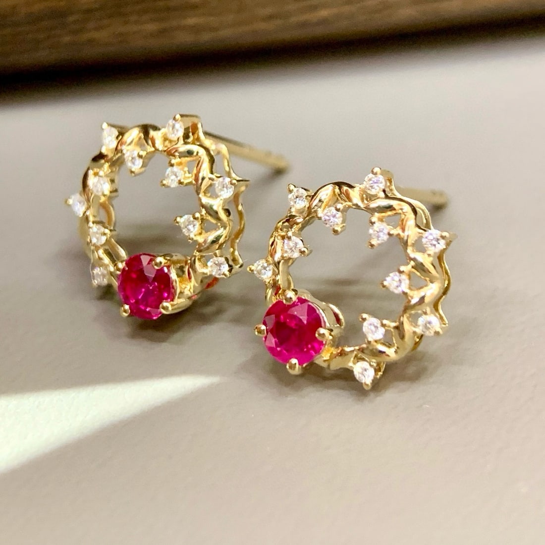 14k Gold 0.64 Ctw Natural Ruby & Diamond Earrings: Ref:230998127 // gold content:14k gold // main gemstone:ruby // shape:round // carat weight:0. 53ct // color:red // treatment:natural // cut grade:g // // adjacent gemstone 2 : diamond // shape:round