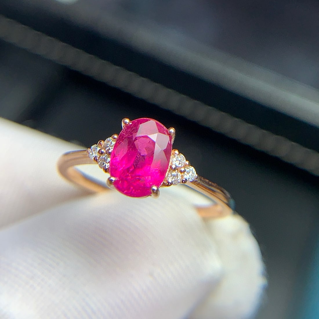 14k Gold 1.4 Ct Natural Tourmaline & Diamond Ring: Ref:230998134 // gold content:14k gold // ring size:7. 25us // // main gemstone:tourmaline // shape:oval // carat weight:1. 4ct // color:red // treatment:natural // // adjacent gemstone 2 : diamond